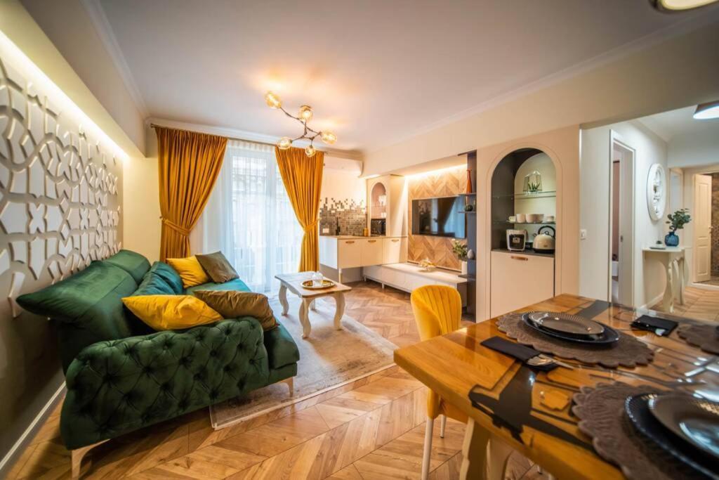 History Museum Apartment Bucharest Exterior photo